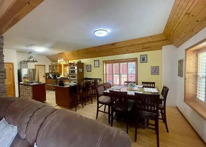 Cabin 7 Sleeps 8 Beautiful Boulder Bay, Big Bear