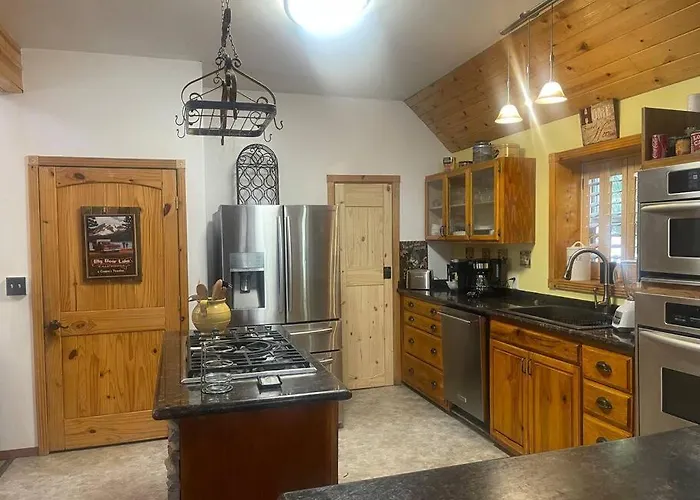 Cabin 7 Sleeps 8 Beautiful Boulder Bay, Big Bear
