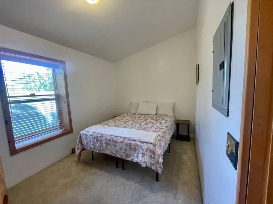 7 Sleeps 8 Beautiful Boulder Bay, Big Bear