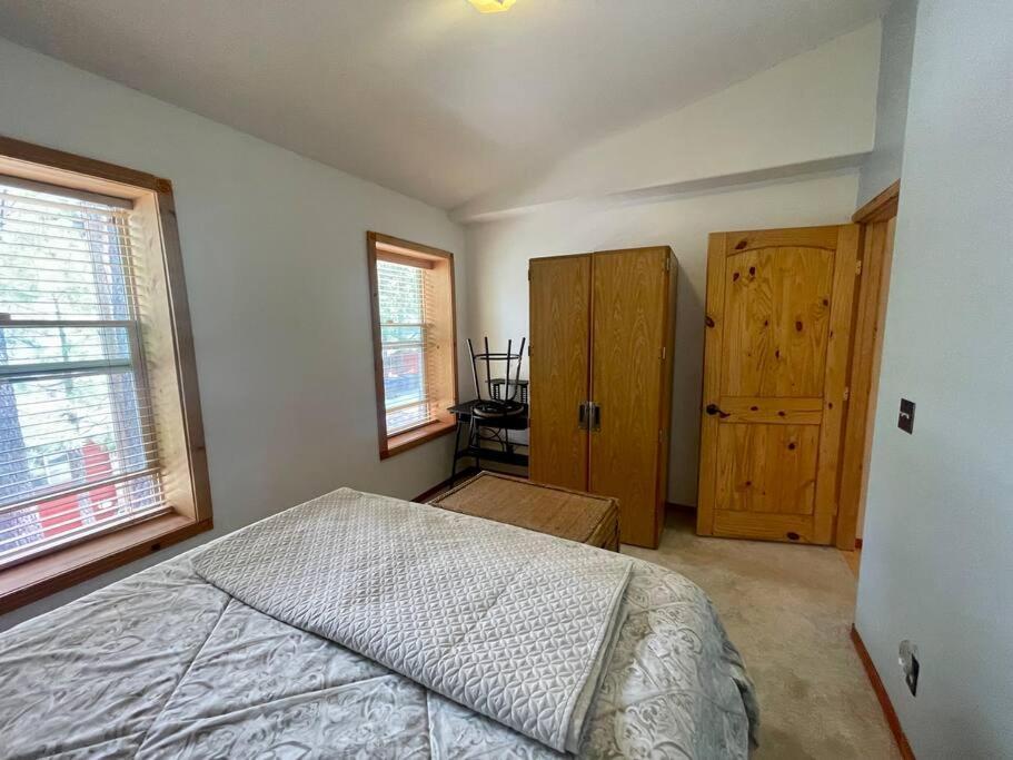 7 Sleeps 8 Beautiful Boulder Bay, Big Bear *