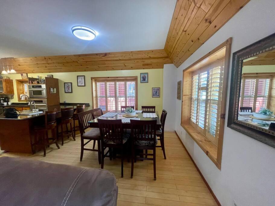 7 Sleeps 8 Beautiful Boulder Bay, Big Bear