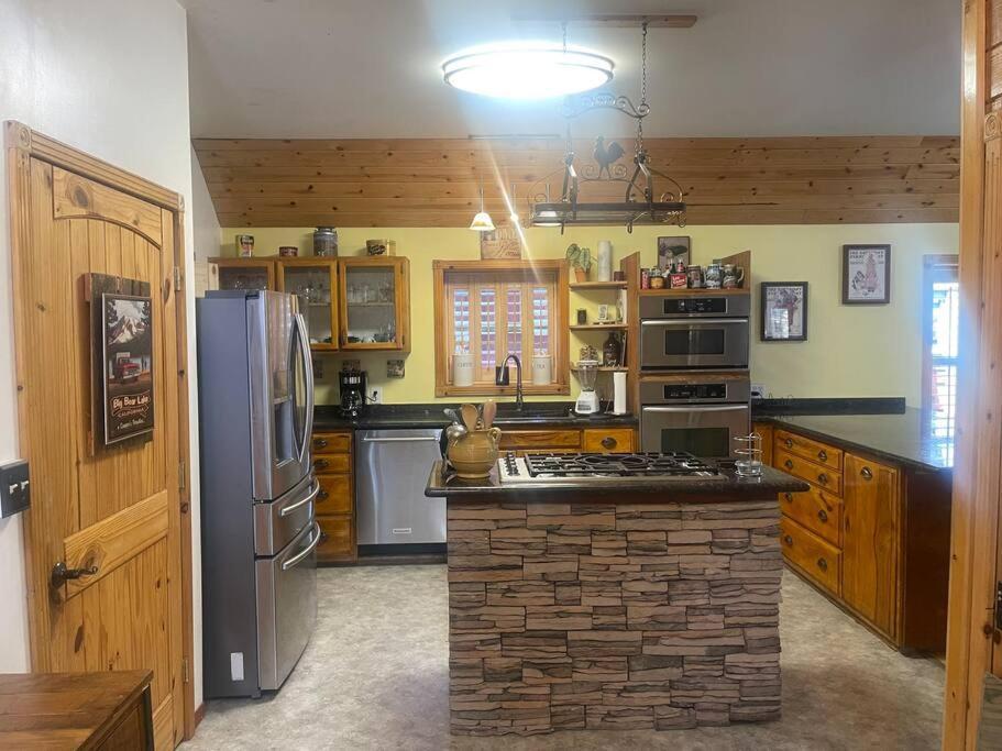 Hébergement de vacances 7 Sleeps 8 Beautiful Boulder Bay, Big Bear
