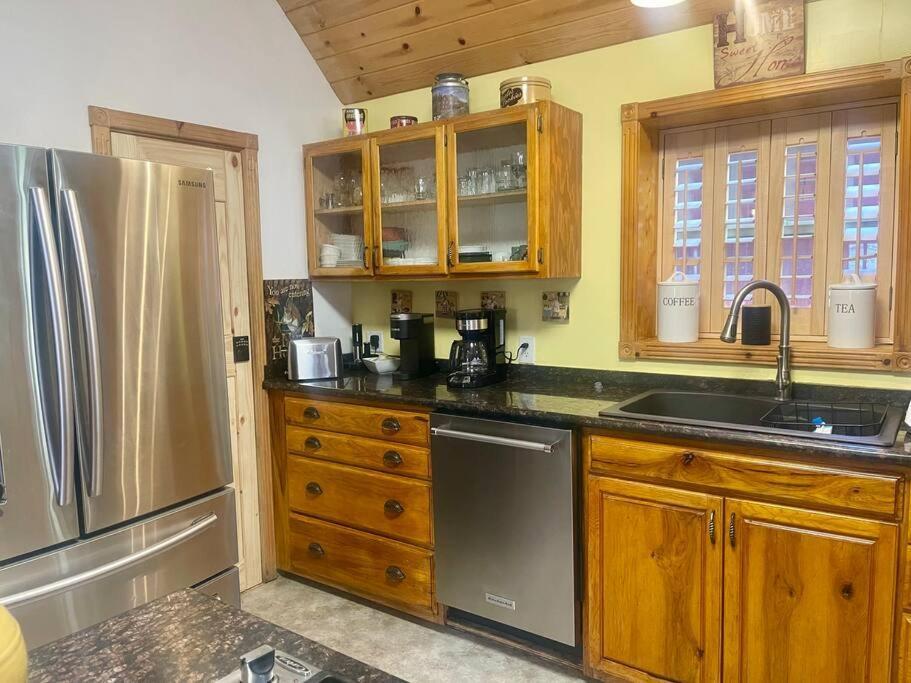 7 Sleeps 8 Beautiful Boulder Bay, Big Bear *