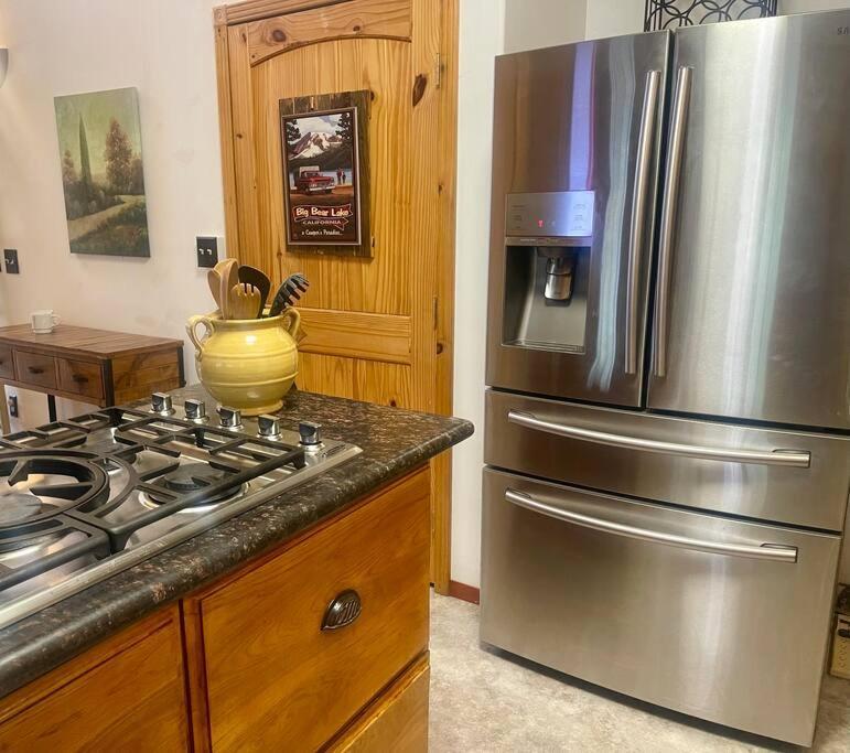 7 Sleeps 8 Beautiful Boulder Bay, Big Bear Lac Big Bear