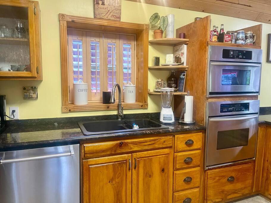 7 Sleeps 8 Beautiful Boulder Bay, Big Bear *